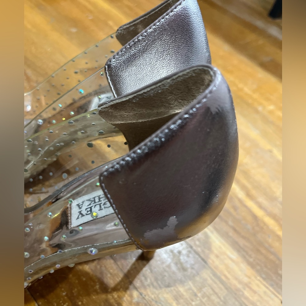 Badgley Mischka Cinderella Pointed Toe Heels Gold and Clear - Picture 8 of 10